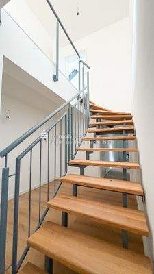 Treppe zu weiteren Zimmern