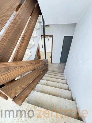 25DFC52B-44E8-47A1-B6CE-24996417A9D4_1_105_c