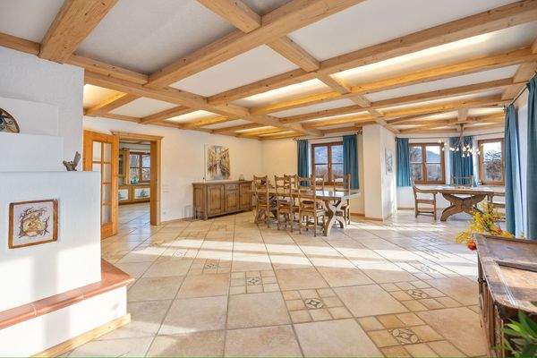 Essbereich mit Blick zur Küche