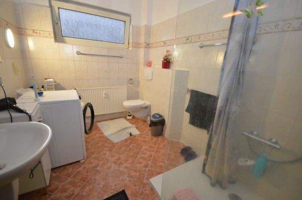 Badezimmer im Erdgeschoss