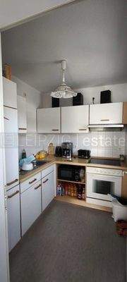 Küche mit Einbauküche