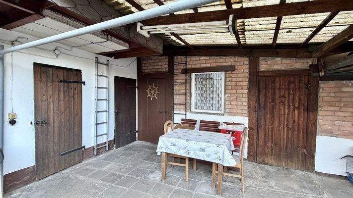 Überdachte Sitzecke