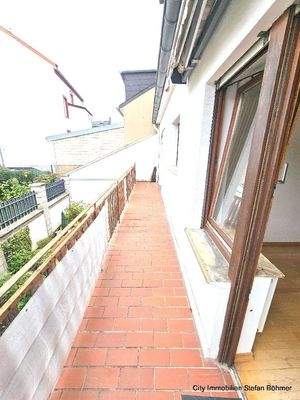 Balkon ( wird komplett erneuert )