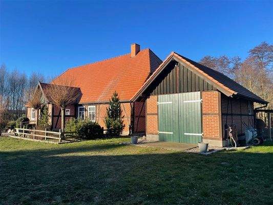 Frontansicht mit Einzelgarage