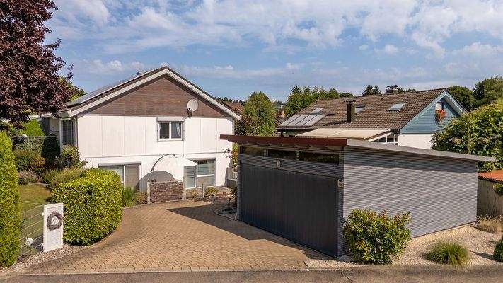 Außenansicht - Modernes EFH mit Doppelgarage