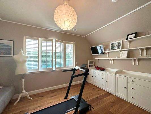 Gästezimmer mit Wandschrank