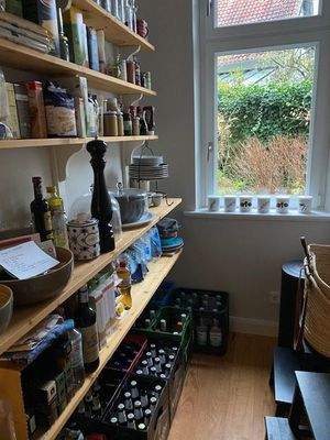 Speisekammer angrenzend an die Küche