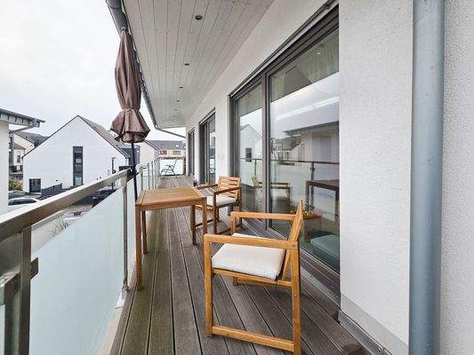 weitläufiger Balkon 