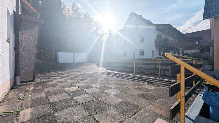 Eingangs und Terrassenbereich