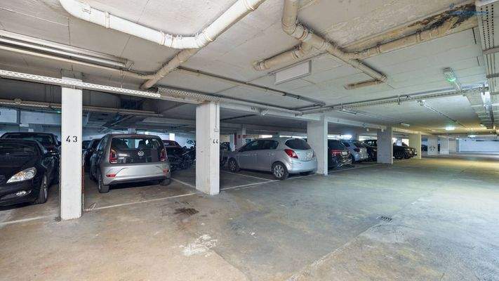 Tiefgaragenstellplatz 44