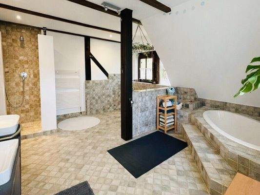 Badezimmer Whg Dachgeschoss