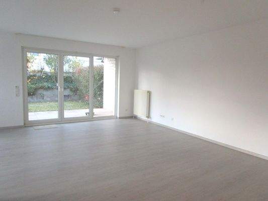 Wohnzimmer mit Zugang zur Terrasse