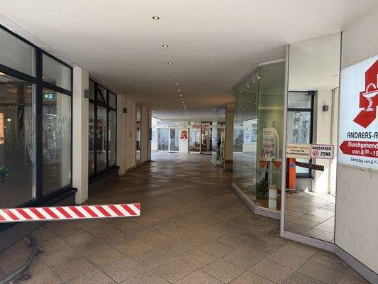 Durchfahrt hinteres Gebäude