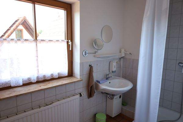 Zweites Bad mit Dusche 