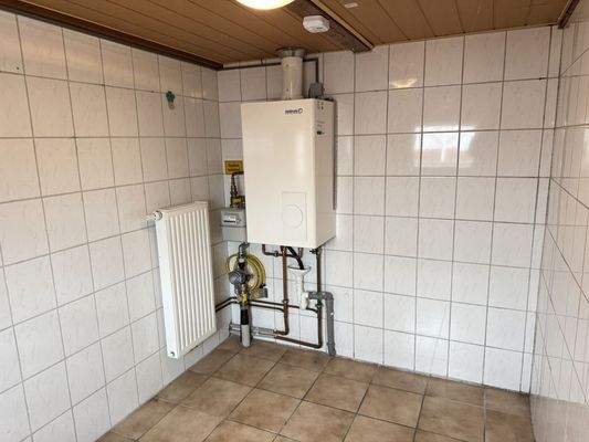 Heizungsraum mit Zugang in den Außenbereich/Terrasse