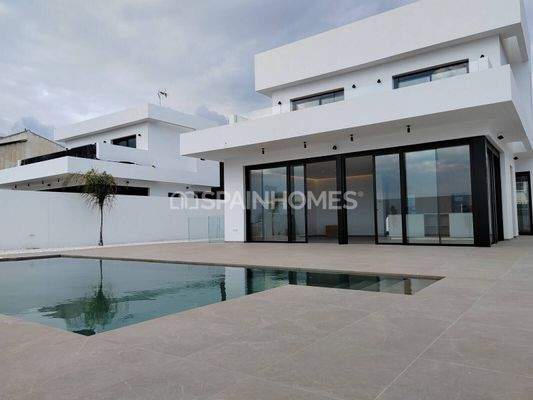 Detached House Close to San Juan Beach in Costa Blanca