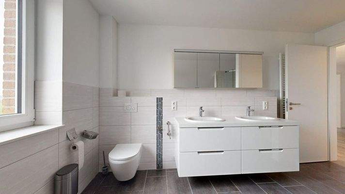 OG Badezimmer Badewanne