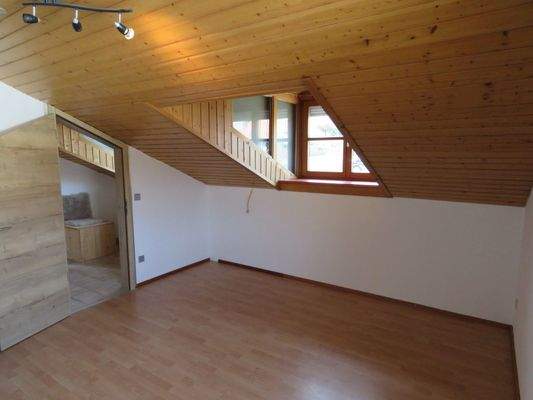 Kinderzimmer mit Dachgaube 