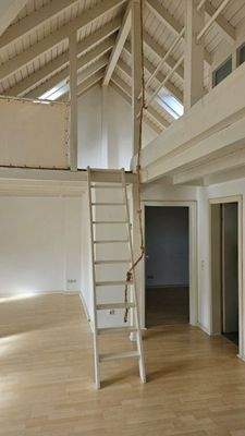 Wohn- und Essbereich mit Galerie, DG (leer)