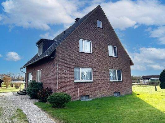 Zweifamilienhaus (Vorderansicht)