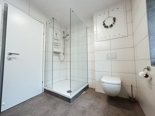 Badezimmer - Moderne 2 Zimmer Wohnung mit großem Balkon und Terrasse Miete Grödig Salzburg