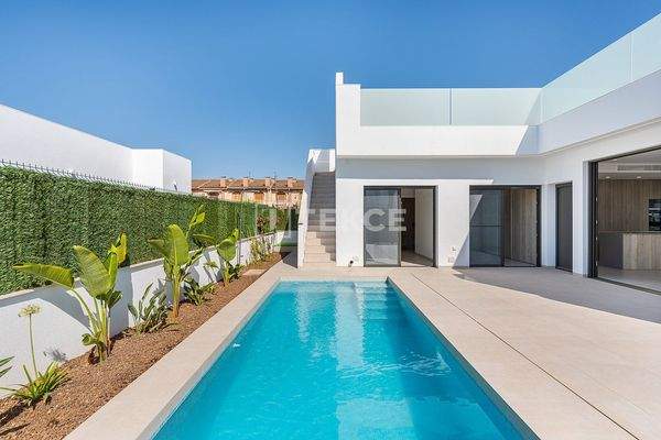 Detached Contemporary Villas near the Beach in Los Alcázares