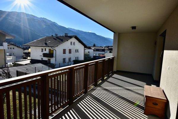 DE | Neuwertige 4-Zimmer-Maisonette in Rabland! 165 m² Garten, 2 Terrassen, Balkon, vollmöbliert, 3 Parkplätze – jetzt besichtigen! IT | Duplex 4 locali come nuovo a Rablà! Giardino 165 m², 2 terrazze, balcone, arredato, 3 posti auto – visita ora! EN | Li