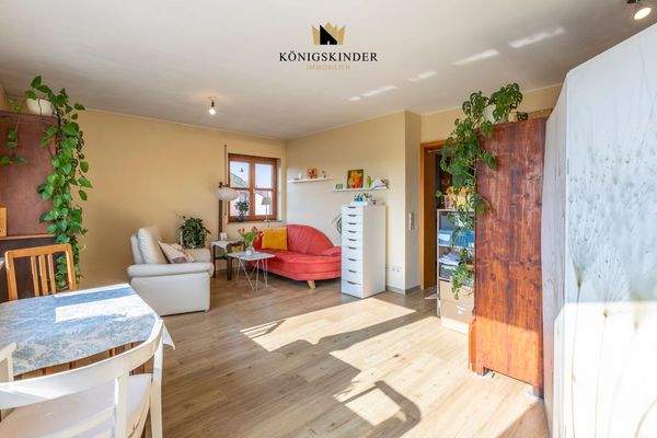 Moderner Wohn- und Essbereich mit viel Platz