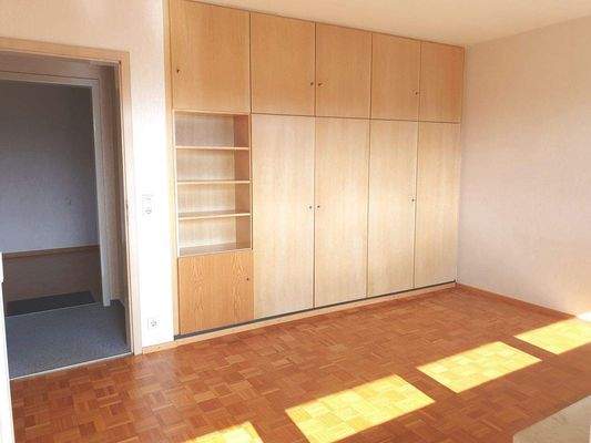 14 Kinderzimmer mit Einbauschrank .jpg