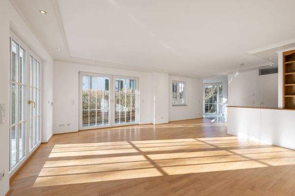 Heller Wohn-/ Essbereich