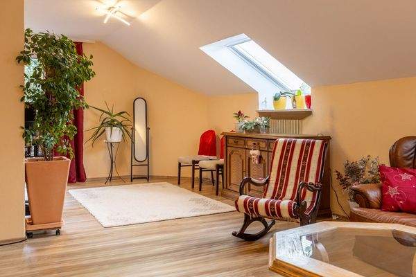 Großzügiges Wohnhaus mit Garten, Wintergarten & PV – ruhig gelegenes Raumwunder