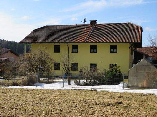 Landhaus mit Krüppelwalmdach 