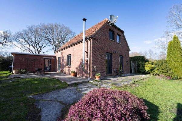 Blick vom Garten zum Haus