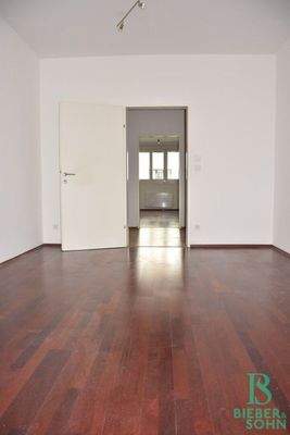 Büro 4/Blick zu Büro3