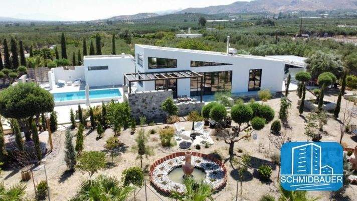 Kreta, Petrokefali: Villa mit Pool und großem Garten zu verkaufen