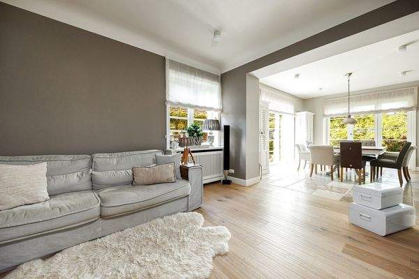 Gemütliches Wohnzimmer mit Kaminofen