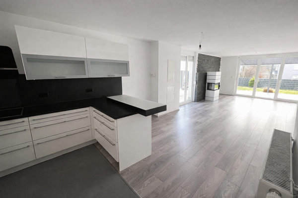 EG Wohnzimmer mit offener Küche