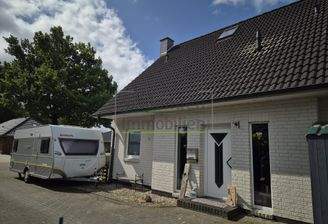 Stellplatz u. Haupteingang