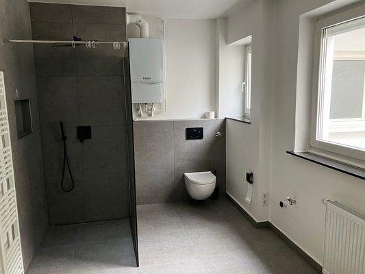 Bad mit bodengleicher Dusche...