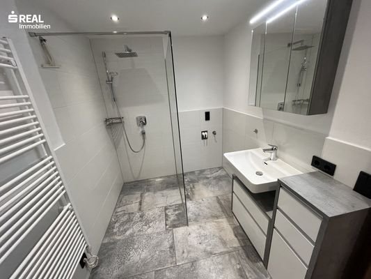 modernes Badezimmer