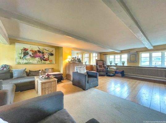 Wohnzimmer mit gemütlicher Sitzecke