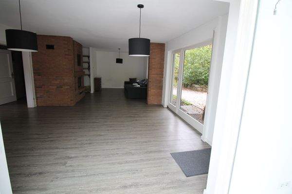 Blick vom Wintergarten in das Wohnzimmer.JPG