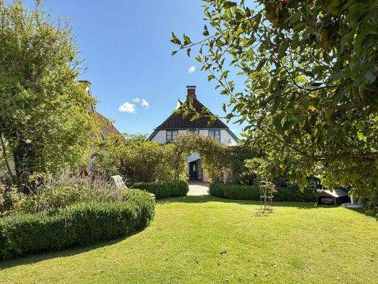 Ansicht vom Garten zum Haus