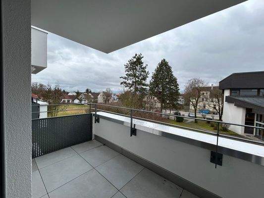 Überdachter Balkon mit Aussicht