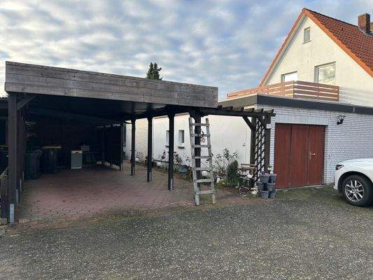 Carport und Garage.jpg