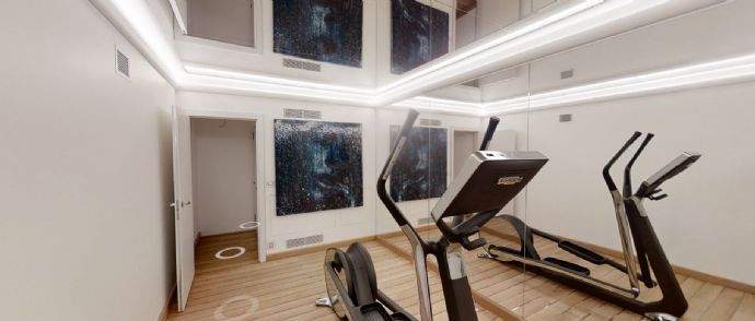 Blick Fitness-Raum in Richtung Nebeneingang