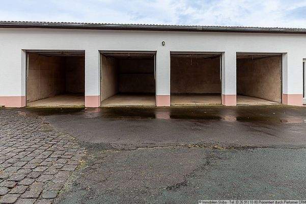 4 massive Garagen