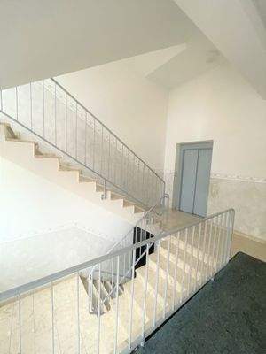 Geräumiges Treppenhaus