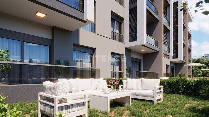 South-Facing Apartments in a Complex with Pool in Antalya Altıntaş