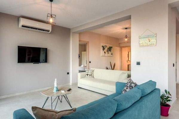 Kreta, Stalos: 2 unabhängige Wohnungen in Strandnähe zu verkaufen